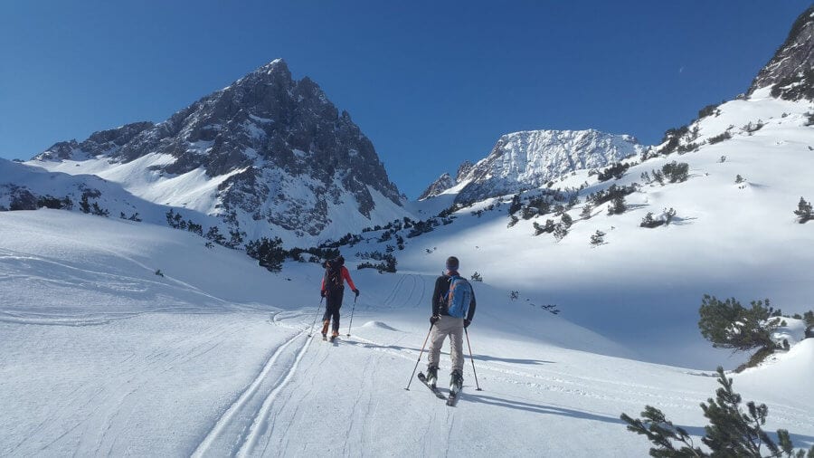 Skiers in mountains-I want to move abroad. where do I start?