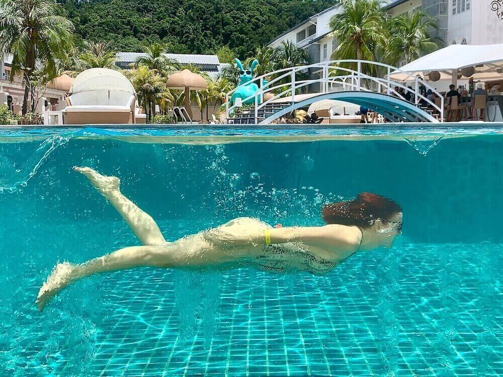 Me swiming underwater Dash Hotel