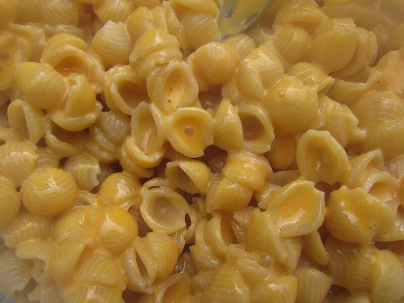 close up of mac n cheese