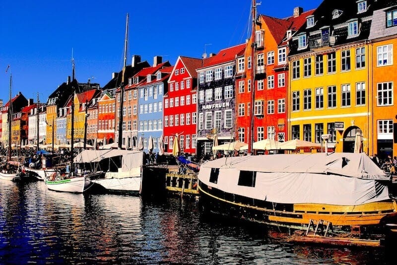 Colorful buildings of Copenhagen: How to be an Expat