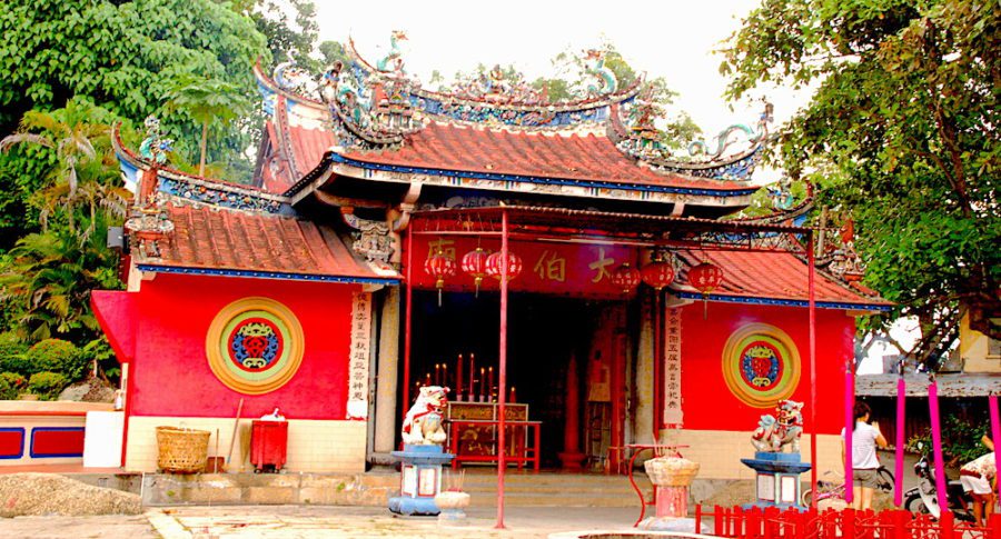 red chinese temple in penang