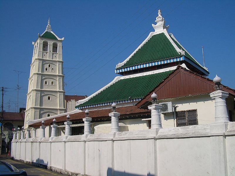 Kampung Kling mosque in Malacca. a white building with green roof