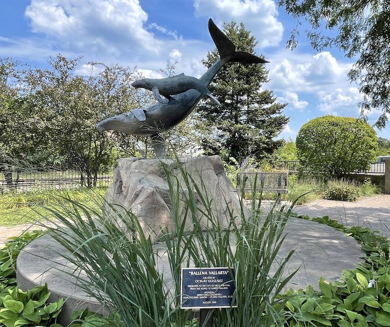 statue of whales