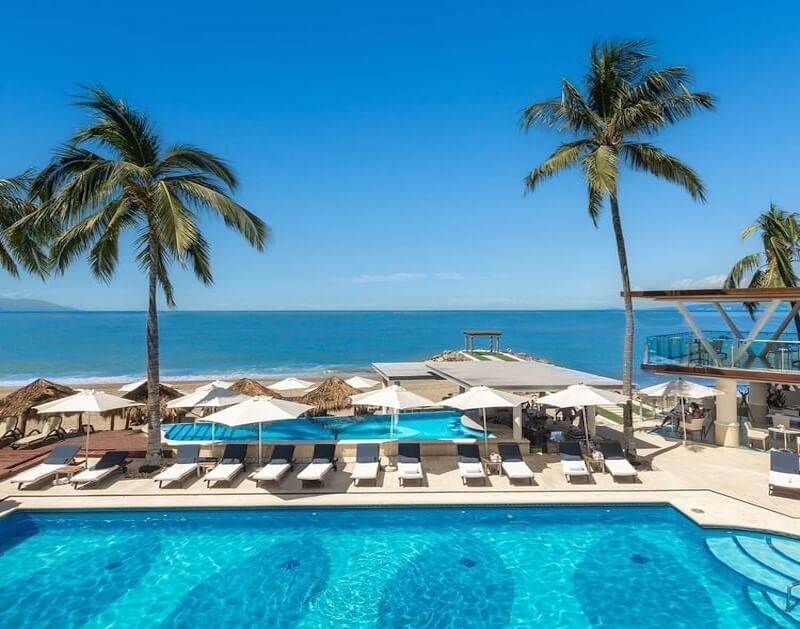 2 pools in front of the ocean at the Villa Premiere Hotel in Puerto Vallarta 