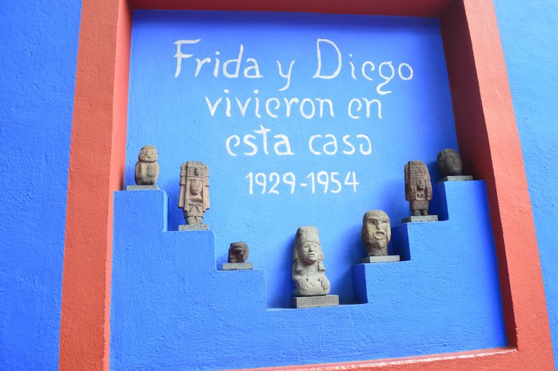 blue Frida kahlo house in Mexico